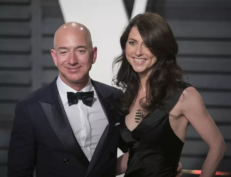 Jeff Bezos si Mackenzie