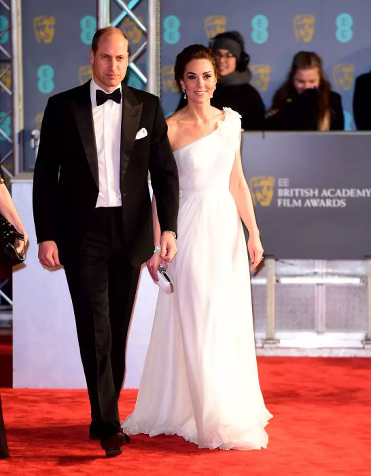 Kate Middleton, strălucitoare pe covorul roșu al premiilor BAFTA 2019