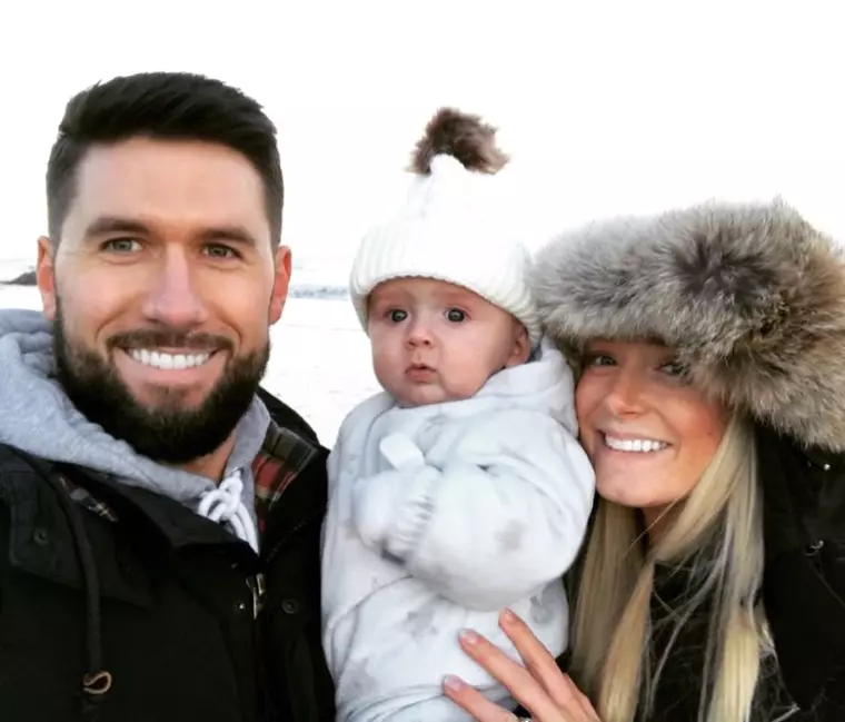 femeia care a invins cancerul la san, alaturi de sot si baietel