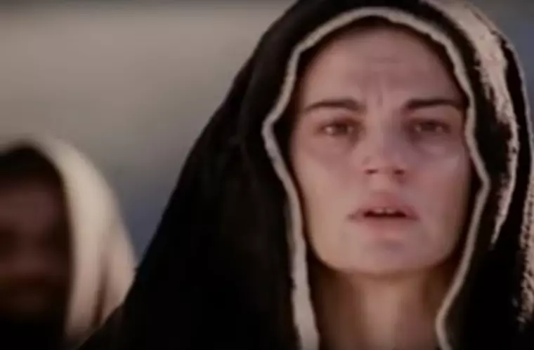 Portretul actriței Maia Morgenstern, transformat în „icoană” într-o catedrală