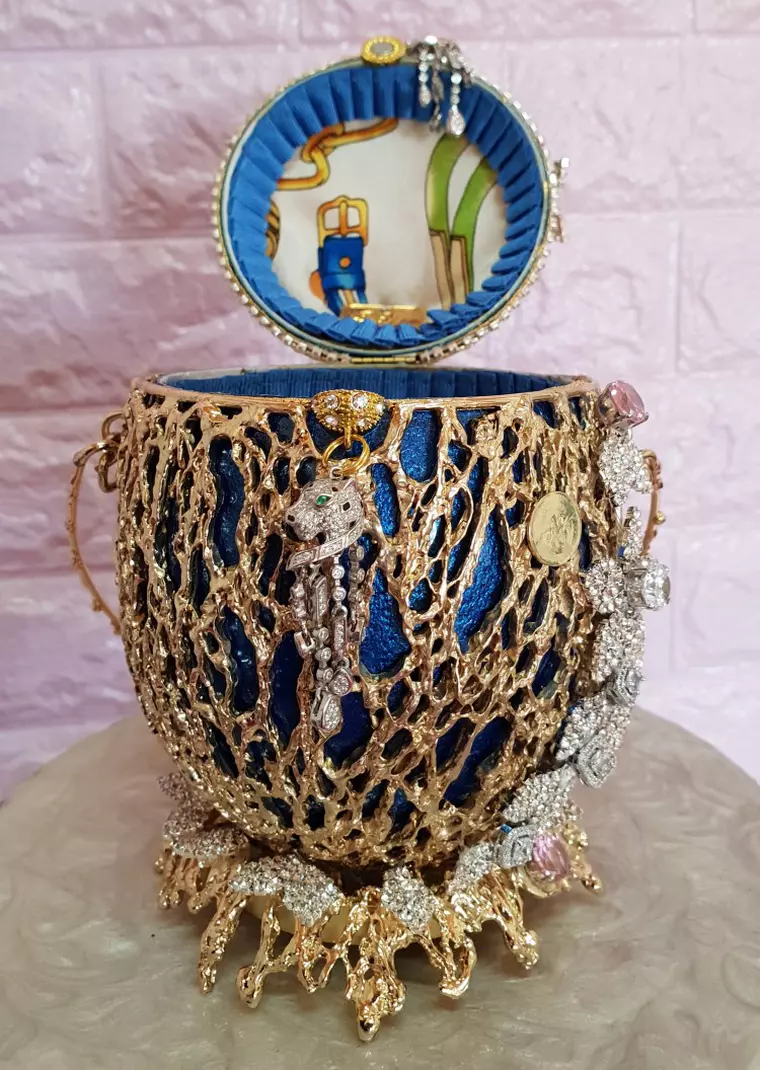 cea mai scumpa geanta din lume - deschisa