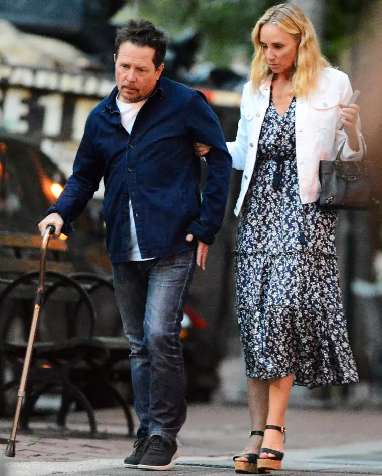 Povestea de dragoste dintre Tracy Polland și Michael J. Fox. Actorul suferă de boala Parkinson