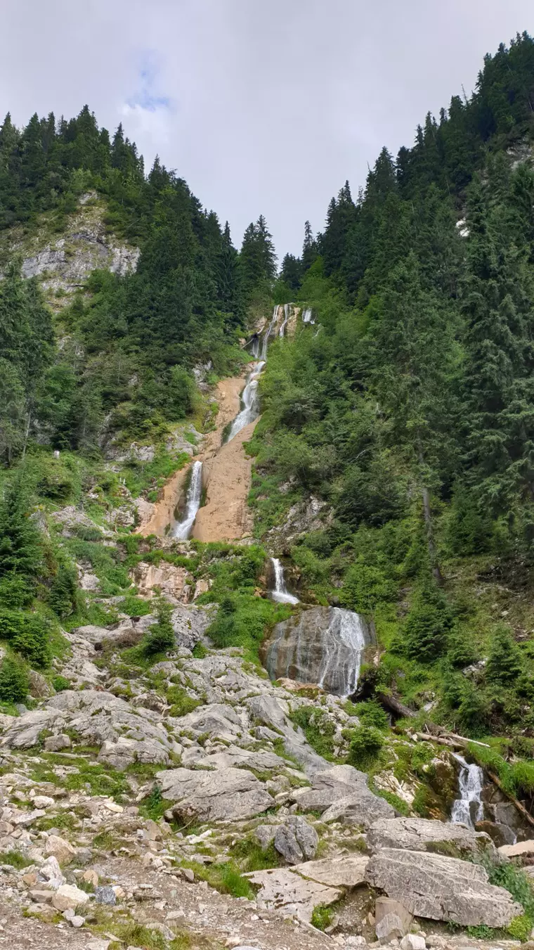 Cascada Cailor, locul perfect pentru o drumeție. Unde se află 3