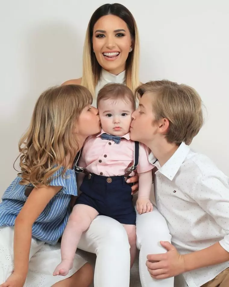 Ela Craciun si cei 3 copii