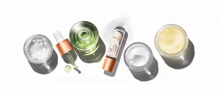 (P) Frumusețe curată, fără compromisuri cu noua gamă de produse Distillery marca AVON