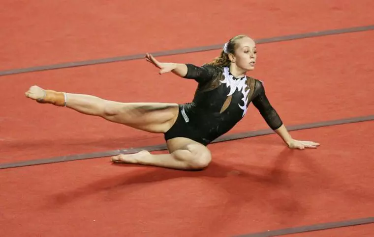 O gimnastă renumită a renunțat la sport pentru a juca în filme pentru adulți