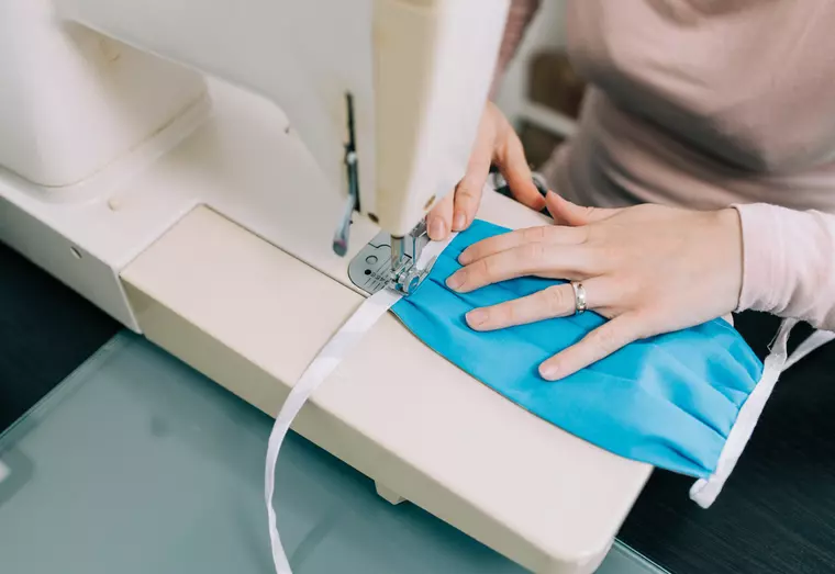 Cum faci mască de protecție din materiale pe care le ai în casă