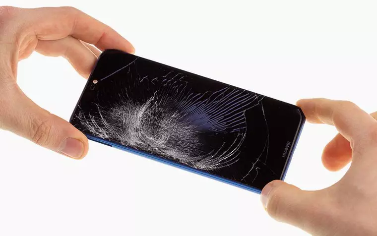 (P) Un telefon personalizat, moft sau necesitate?