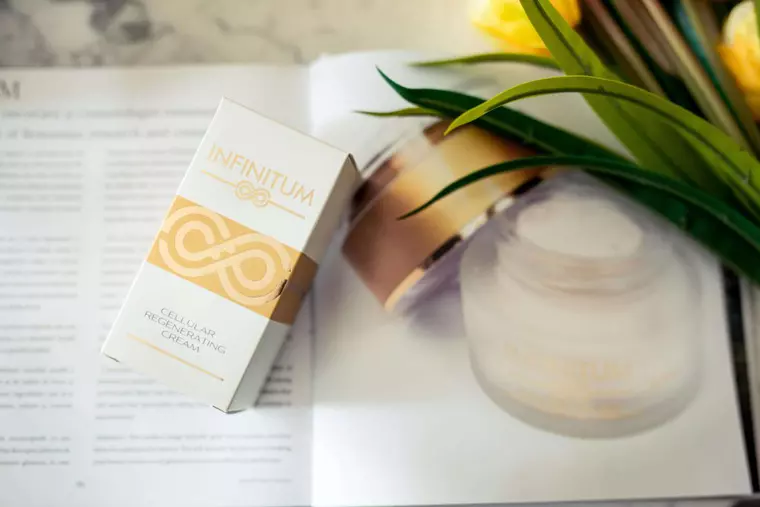 (P) Aviva Cosmetics lansează brandul de dermatocosmetice Infinitum