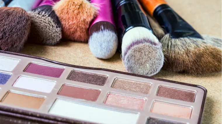 machiajul de zi ce concentrează pe farduri delicate