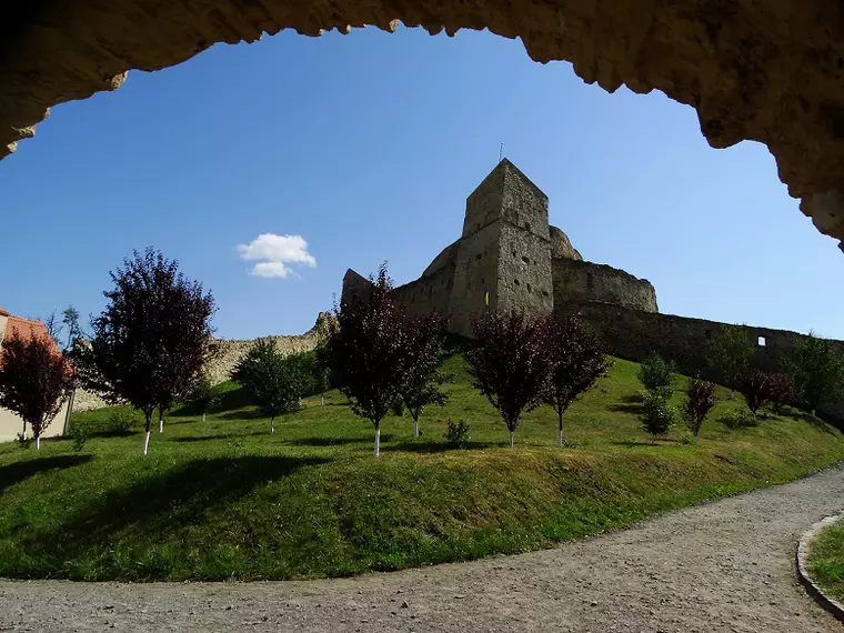 Cetatea Rupea, bijuterie medievală renăscută din cenușă