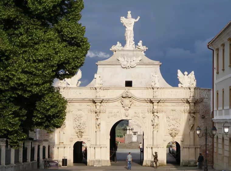 Cetatea Alba Iulia, fortificația sub formă de stea!