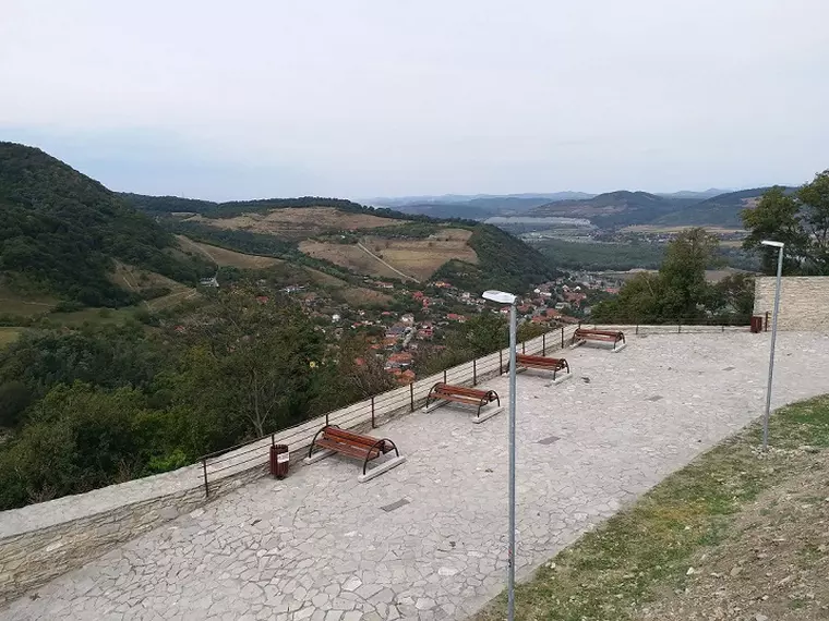 Cetatea Devei, vestigii medievale cu povești fabuloase