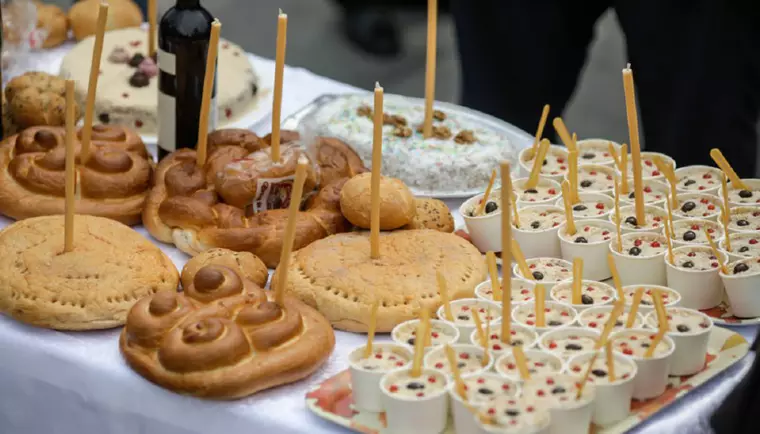 mosii de tomna 2020 sambata mortilor pomana coliva prescurca lumanari sticla cu vin