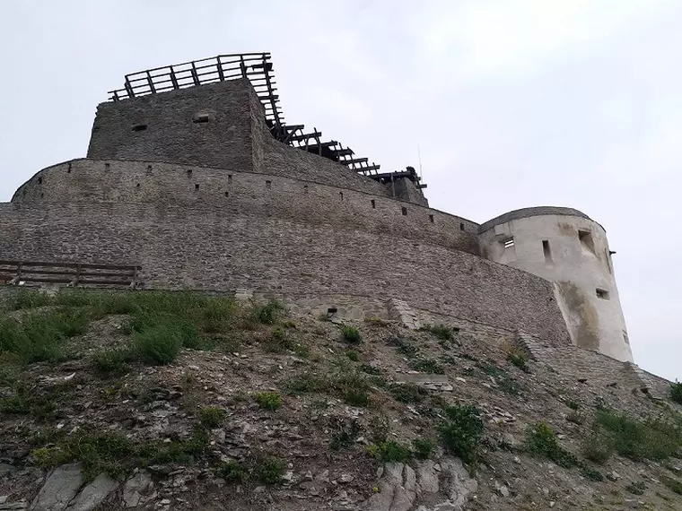 Cetatea Devei, vestigii medievale cu povești fabuloase