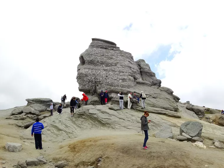 Sfinxul din Bucegi, chipul dârz care păzește munții