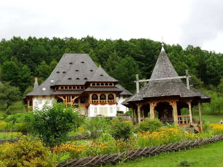 Mănăstirea Bârsana din Maramureș, loc de reculegere și pace!