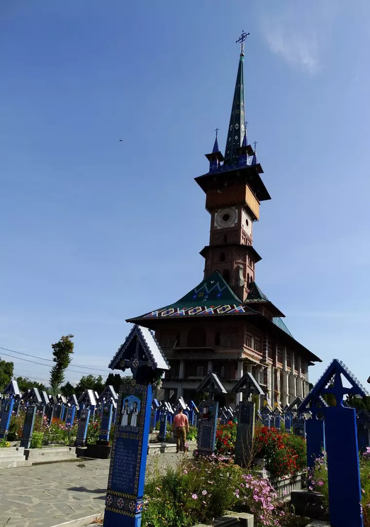 Cimitirul Vesel din Săpânța, unde crucile spun povești cu tâlc