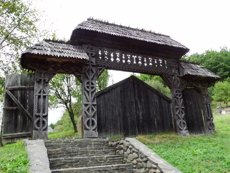 Mănăstirea Bârsana din Maramureș, loc de reculegere și pace!