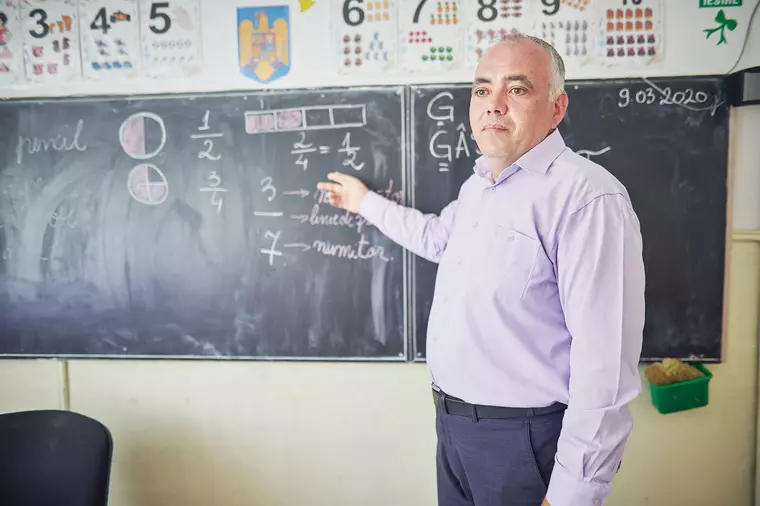 (P) World Vision România face cronologia unui an de la prima zi de şcoală online: Elevii fără acces la educaţie au pierdut deja 24 de săptămâni de şcoală