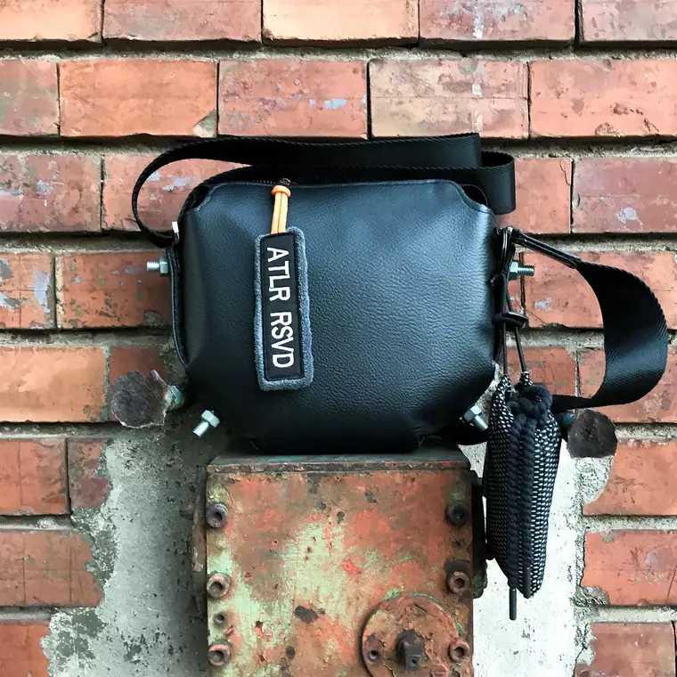 Designerul Andrei Bryan: "Vreau să instig la cunoaștere, experiență și raționament, pentru a fi capabili să tragem singuri o concluzie"