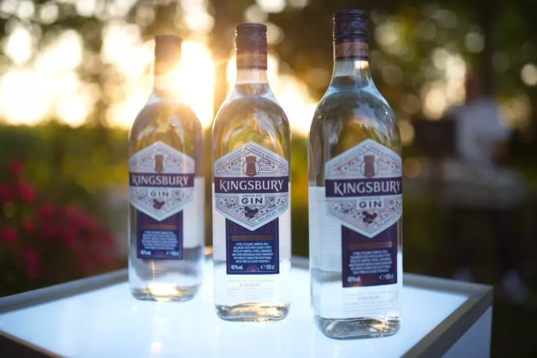 (P) Alexandrion Group lansează KINGSBURY LONDON DRY GIN,  simultan pe piaţa din România şi la nivel internaţional