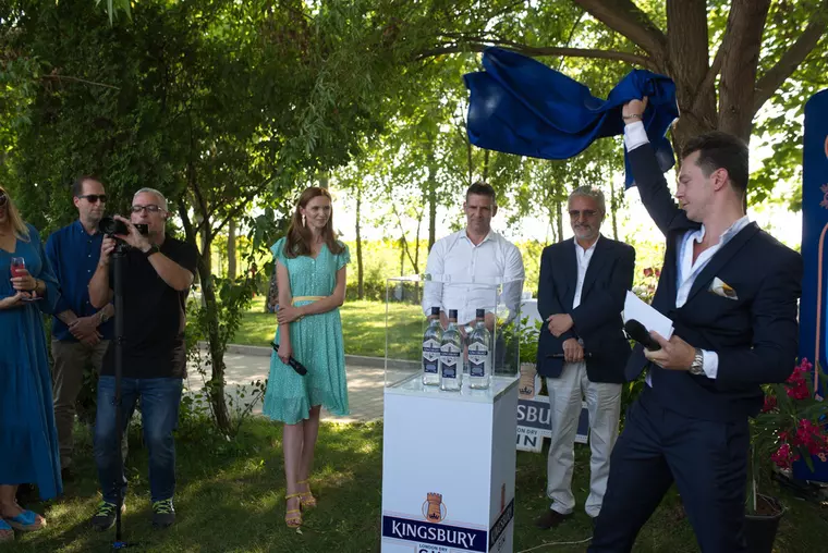 (P) Alexandrion Group lansează KINGSBURY LONDON DRY GIN,  simultan pe piaţa din România şi la nivel internaţional