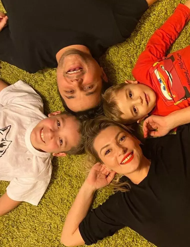 Cove, soția lui, Florentina, Mihai și Bogdan