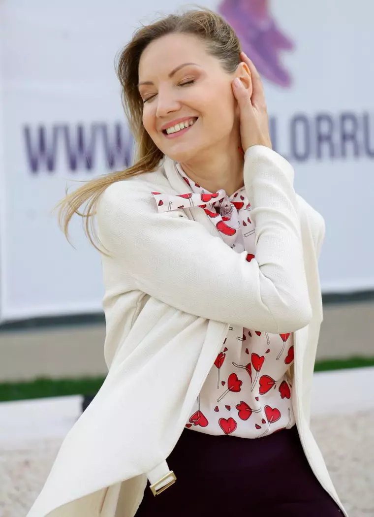 Despre încredere și frumusețe, cu Melania Medeleanu. „E mai puțin despre trăsături fizice și tot mai mult despre altfel de standarde – empatie, curaj, implicare”