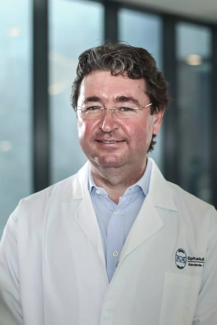 De vorbă cu medicul urolog: urina în sânge - de ce apare, ce înseamnă și când trebuie să te îngrijorezi?