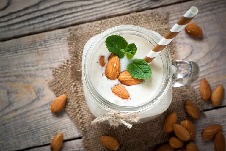 Laptele de migdale. Valori nutritive și beneficii pentru sănătate