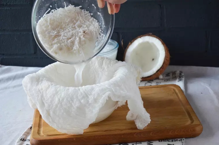 Laptele de cocos. Câtă grăsime conține și ce rol are pentru sănătate!