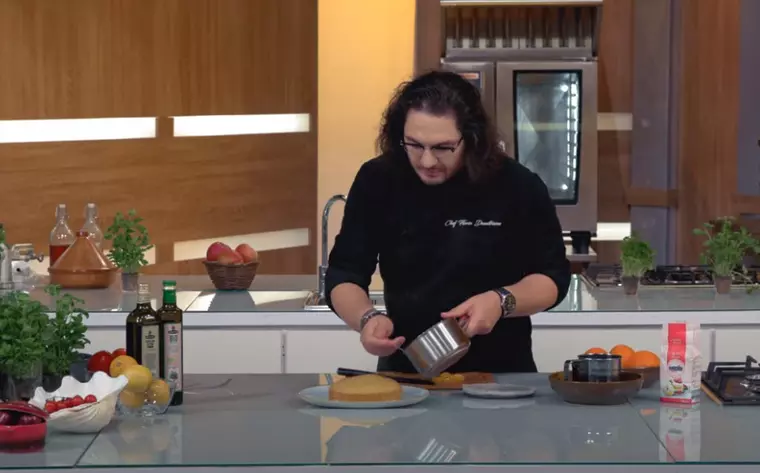 Cum prepară Chef Florin Dumitrescu cea mai simplă și savuroasă prăjitură de post