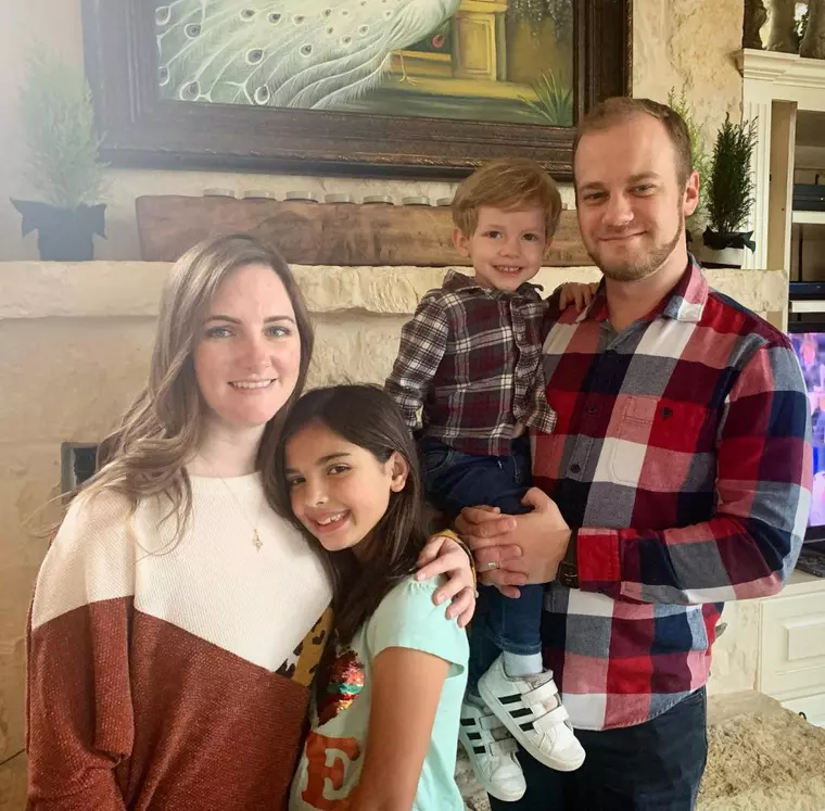 Povestea cuplului american care a adoptat un băiețel din Ucraina cu doar câteva zile înainte ca războiul să înceapă