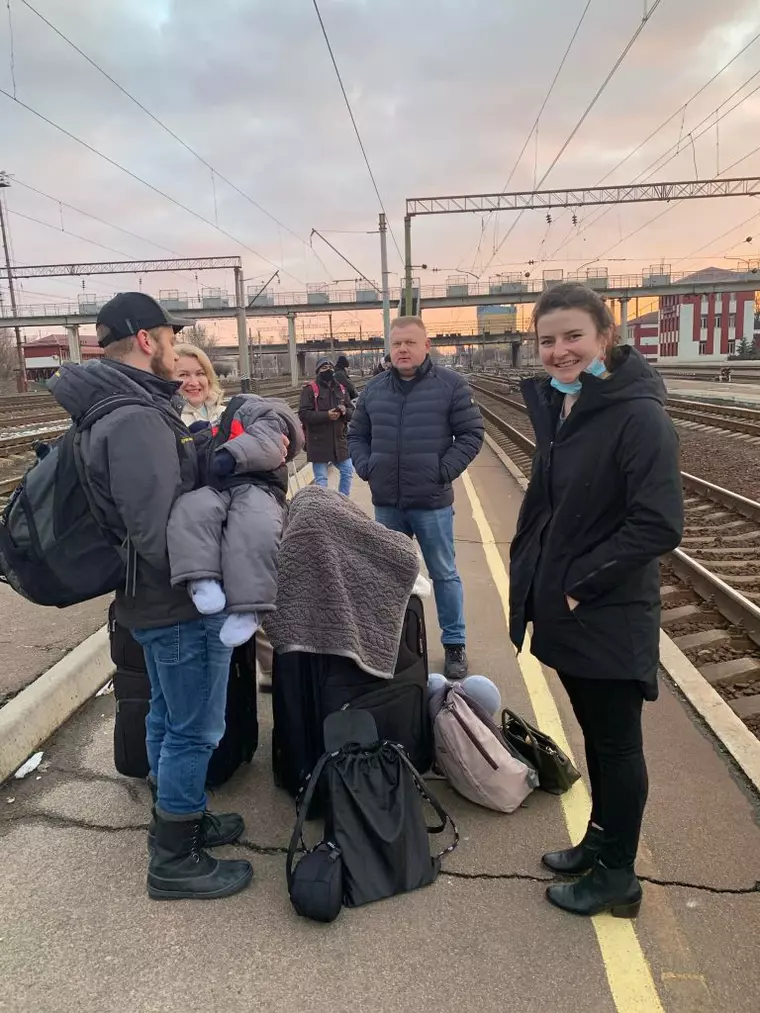 Povestea cuplului american care a adoptat un băiețel din Ucraina cu doar câteva zile înainte ca războiul să înceapă