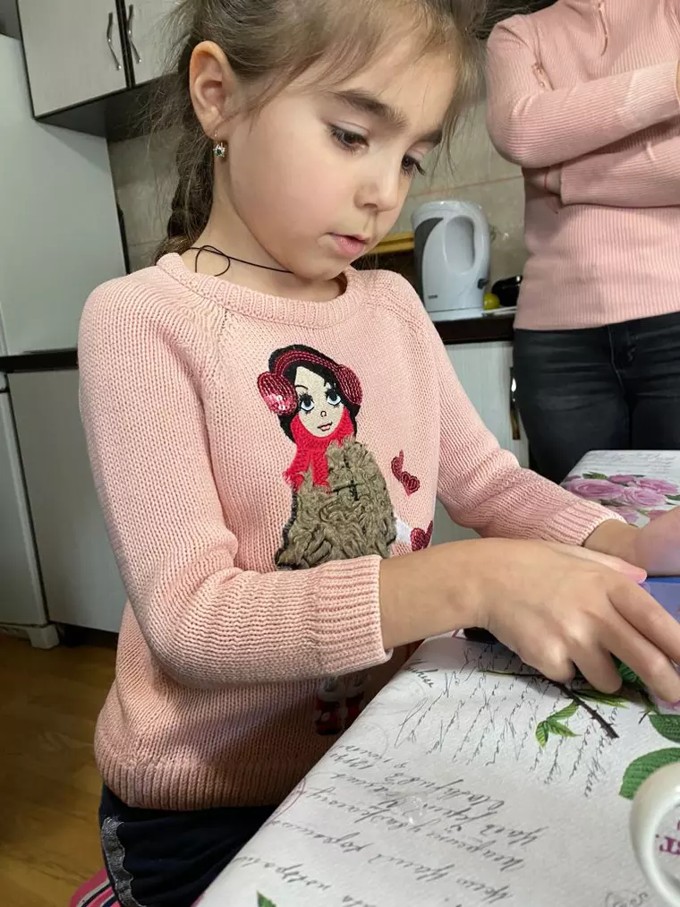 Alături de copiii din Ucraina. Mame care fug micuții lor din calea morții, ”Am mers 20 de kilometri prin pădure, cu fetița de mână. Ne doream doar să ajungem vii la graniță”