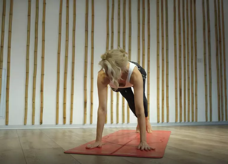 Yoga pentru slăbit: Tot ce trebuie să știi despre sculptarea siluetei