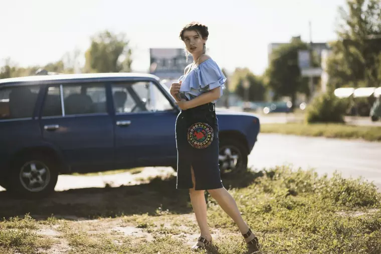Vreți să fiți înaltă și suplă? Puteți apela la aceste trucuri
