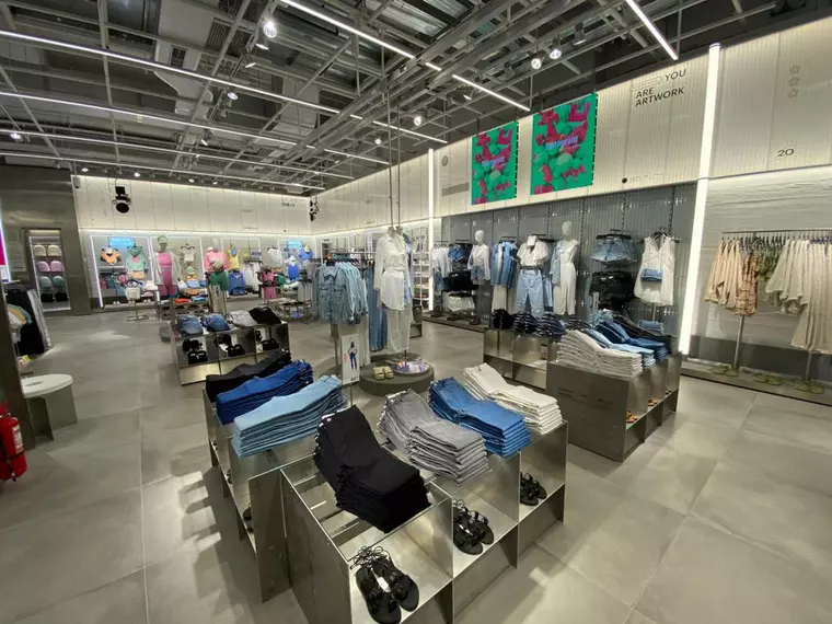 Brandul PULL&BEAR inaugurează la București, în centrul comercial AFI Cotroceni, cel mai nou concept de magazin 