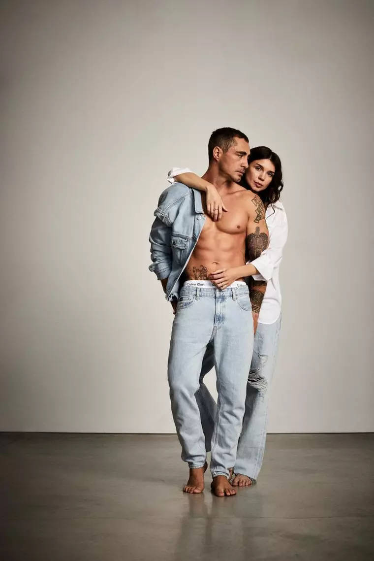O poveste de dragoste iconică! „Intimitatea îți dă acel sentiment că nu ai vrea să te afli în alt loc.” #MyCalvins cu Alice Cavaleru & Vladimir Drăghia