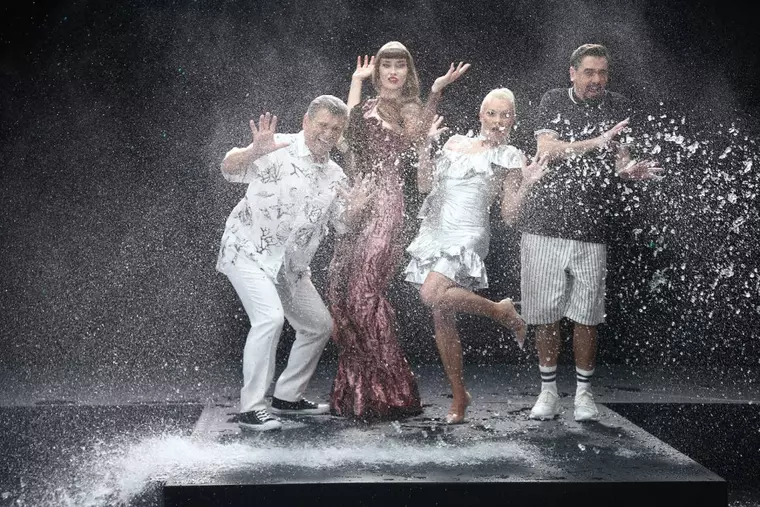 Iulia Albu, Clara Gherase, Nea Mărin şi Natanticu, juraţii celui mai nou sezon Splash! Vedete la apă