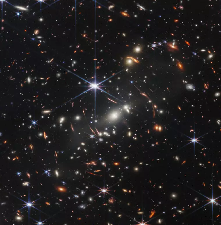 Prima imagine cu galaxii antice dezvăluite de telescopul NASA James Webb