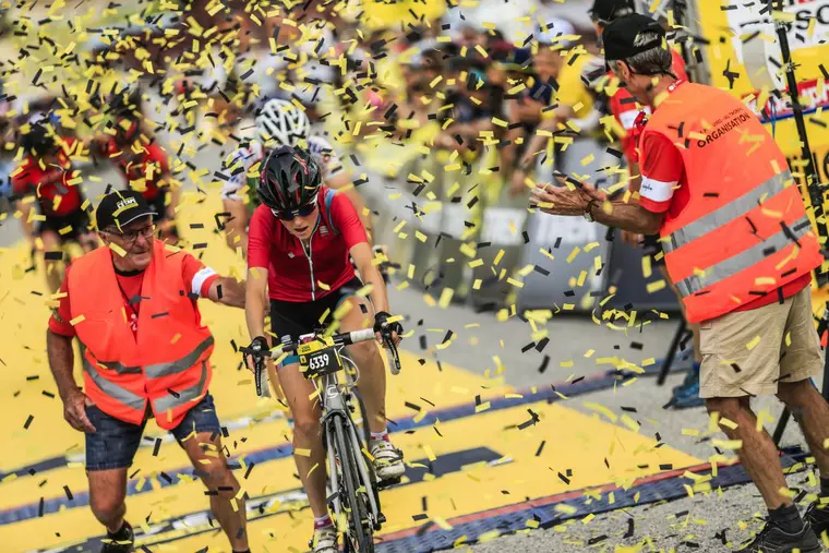 Toți pasionații de ciclism de peste 10 ani sunt așteptați la prima ediție a legendarei competiții pentru amatori, L’Étape România by Tour de France, ce va avea loc la București