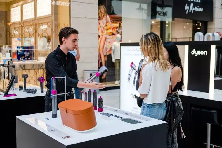 Dyson deschide în București primul magazin de prezentare din România