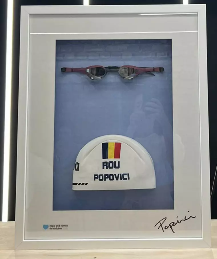 David Popovici, gest caritabil impresionant. Sportivul își donează casca și ochelarii cu care a devenit campion mondial