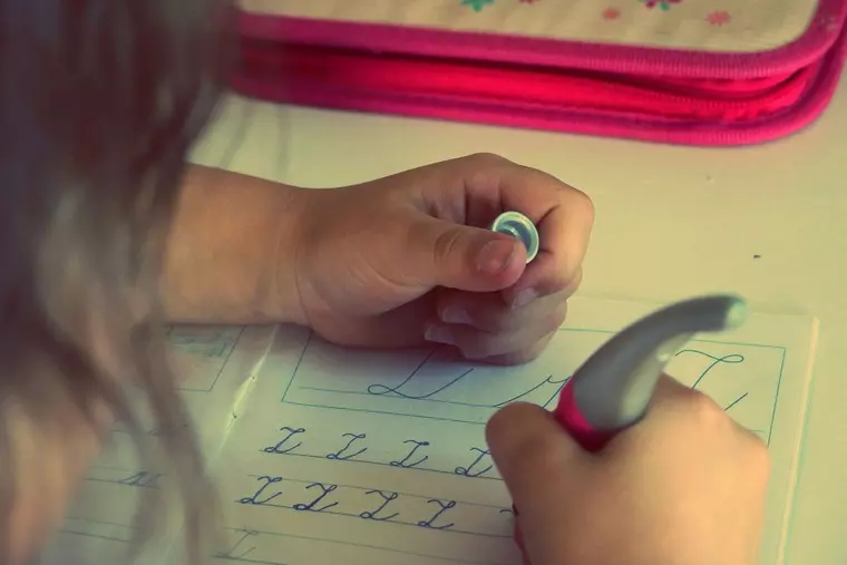 Începe școala? Iată care sunt lucrurile pe care este obligatoriu să le cumperi pentru copilul tău!