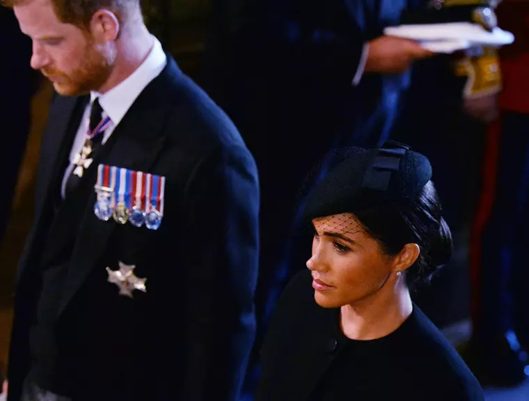 Ce gest emoționant a făcut de Meghan Markle în fața sicriului Reginei Elisabeta a II-a