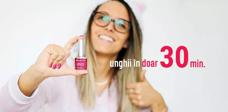 Manichiură în câțiva pași cu ajutorul ojelor semipermanente Crystal Nails
