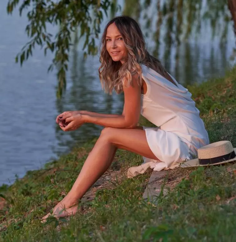 “Nu gătesc, avem pe cineva care vine și ne gătește. Nu îmi place să gătesc și nu are rost”. În bucătăria Octaviei Geamănu miroase a bețișoare parfumate / EXCLUSIV