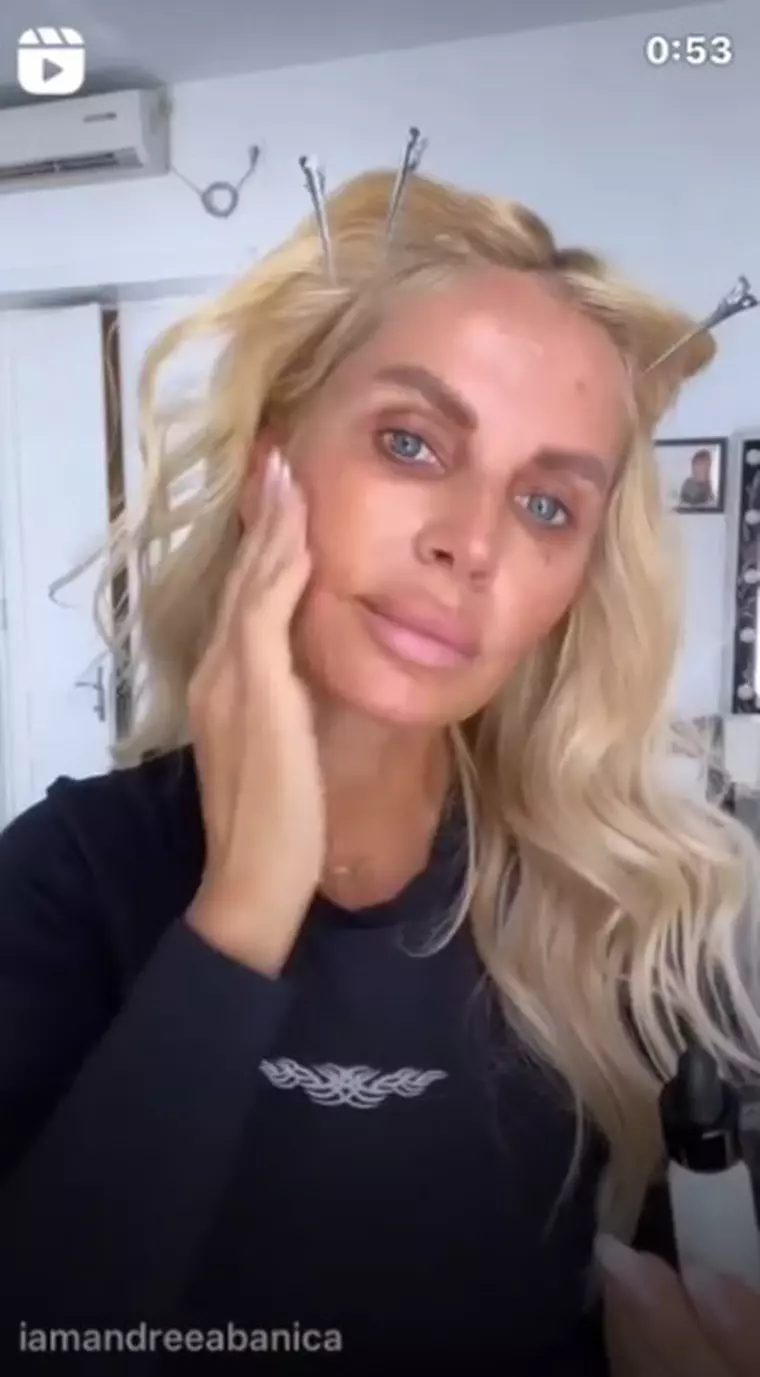 Andreea Bănică și-a surprins fanii cu o postare în care apare nemachiată. "Eu am 53 de ani și arăt mai fresh!"